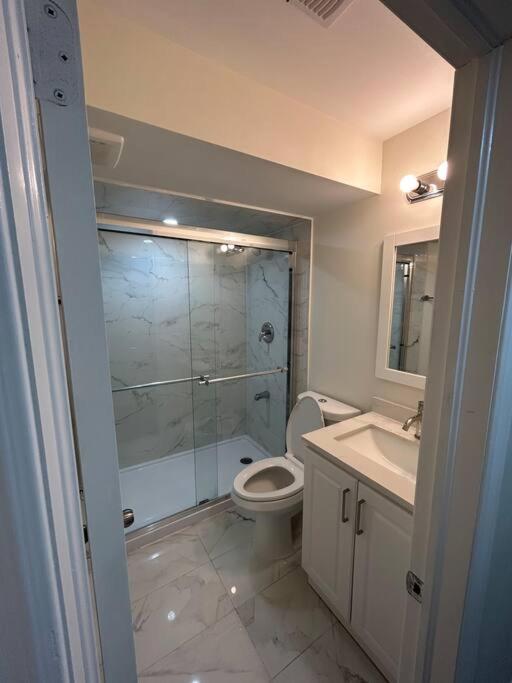 2 Bedroom Private Apartment With Private Entrance Brampton Eksteriør bilde