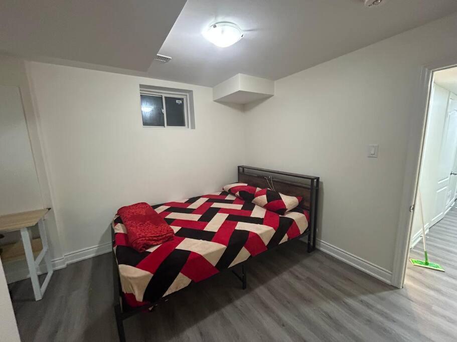 2 Bedroom Private Apartment With Private Entrance Brampton Eksteriør bilde