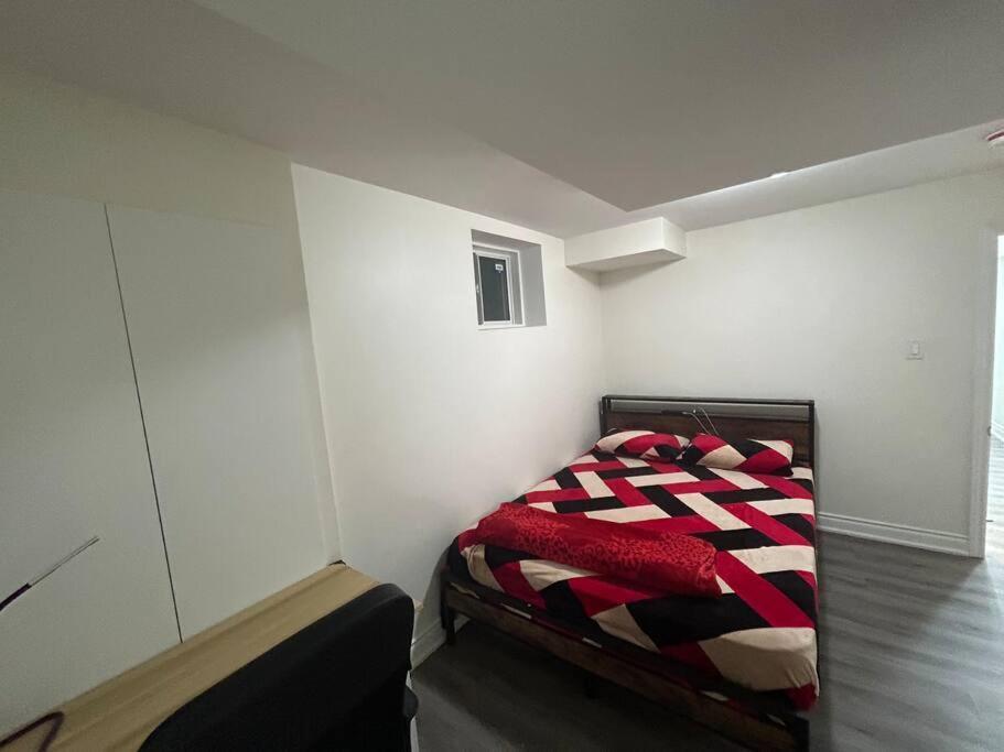 2 Bedroom Private Apartment With Private Entrance Brampton Eksteriør bilde
