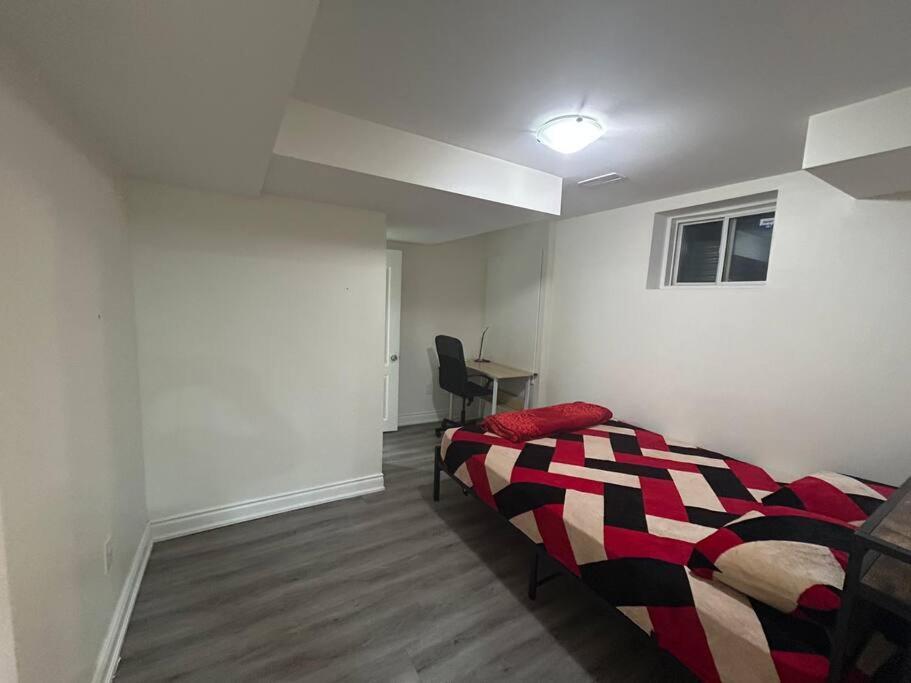 2 Bedroom Private Apartment With Private Entrance Brampton Eksteriør bilde