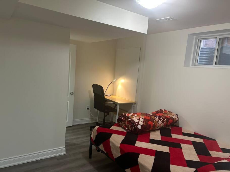2 Bedroom Private Apartment With Private Entrance Brampton Eksteriør bilde